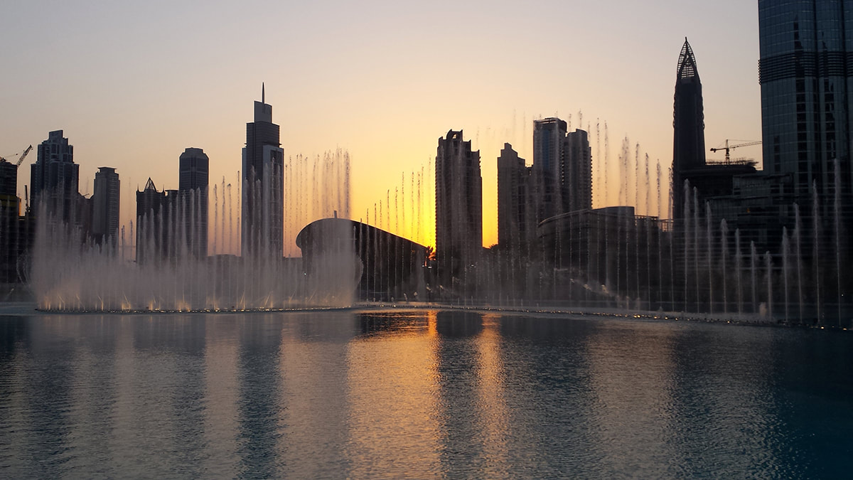 Picture of the Dubai fountain display at sunset in front of the Burj Khalifa in Dubai 
