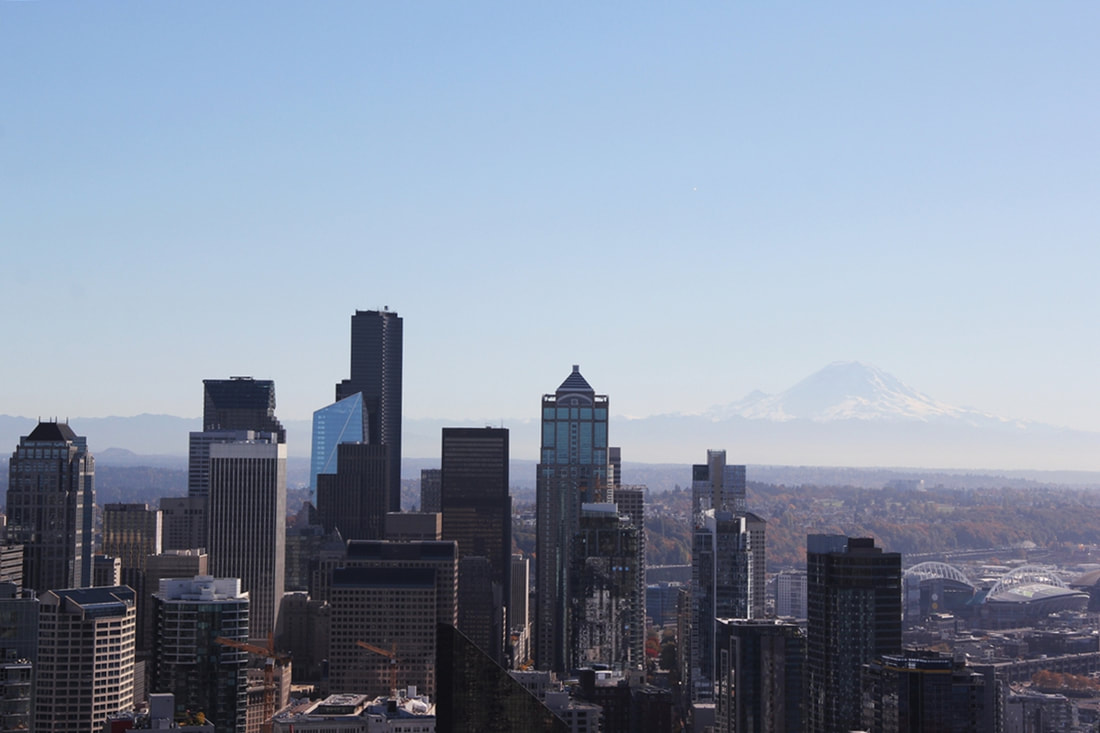 The city of Seattle looking beautiful on a clear day