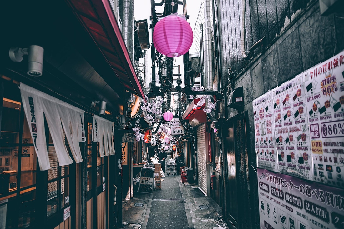 Picture of an alley way and a pink lantern in Asia 
